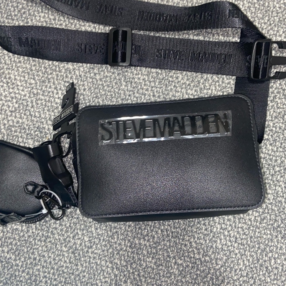 STEVE MADDEN BLACK W LOGO BELT BAG FANNY PACK CROSSBODY BAG W AIRPOD CASE